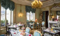 Ladurée Resraurant in Champs Elysees