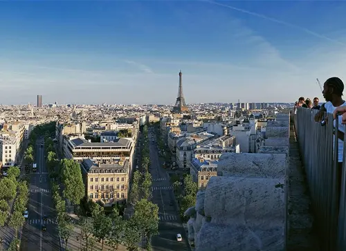 Champs-Elysees Panorama view on Atrc de triomphe